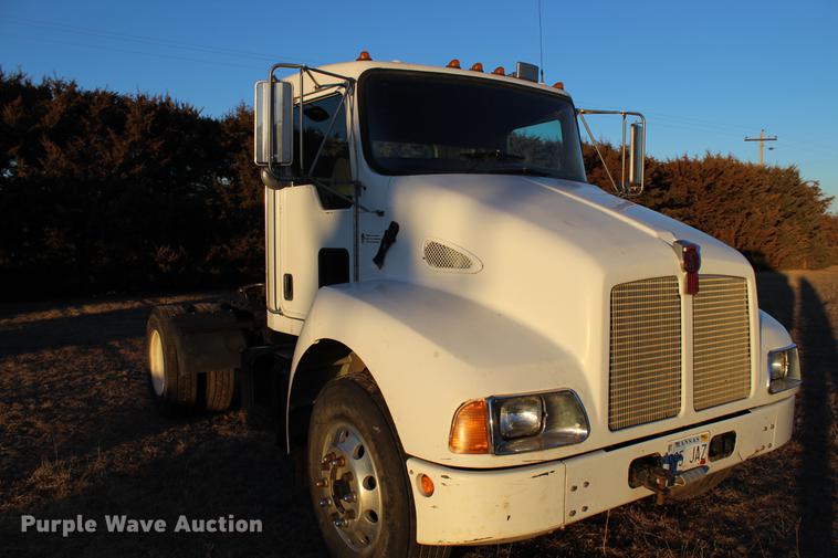 image for item DC7736 2004 Kenworth T300 semi truck