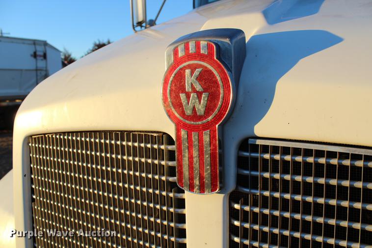 image for item DC7736 2004 Kenworth T300 semi truck