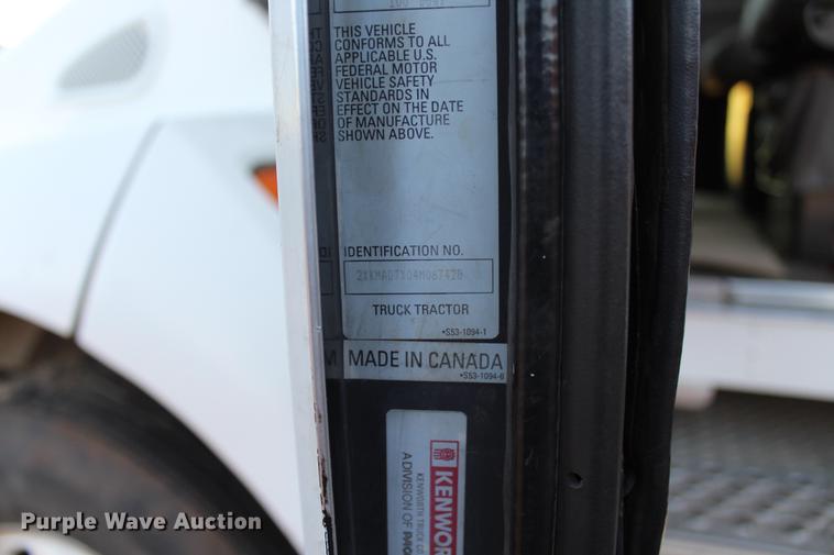 image for item DC7736 2004 Kenworth T300 semi truck