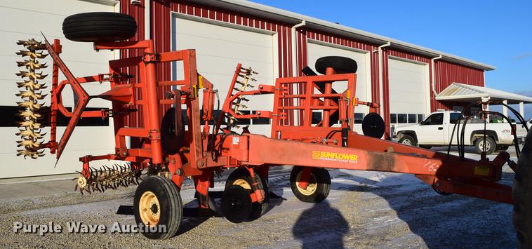 image for item DC7749 Sunflower 3640-20 sweep plow