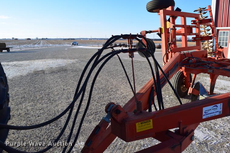 image for item DC7749 Sunflower 3640-20 sweep plow