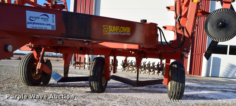 image for item DC7749 Sunflower 3640-20 sweep plow