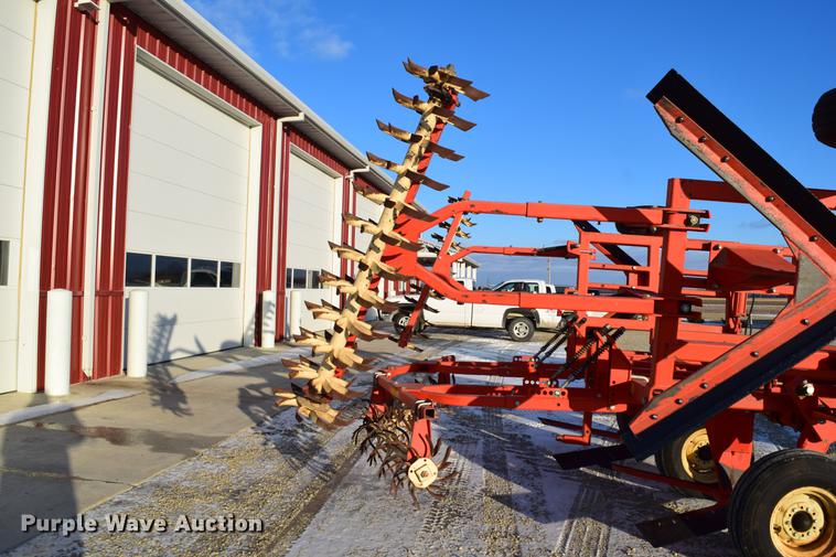 image for item DC7749 Sunflower 3640-20 sweep plow