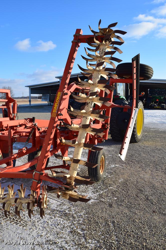 image for item DC7749 Sunflower 3640-20 sweep plow