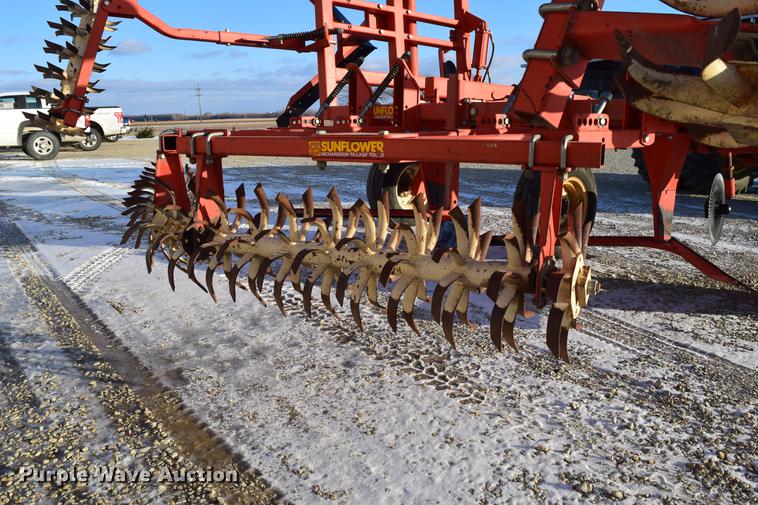 image for item DC7749 Sunflower 3640-20 sweep plow