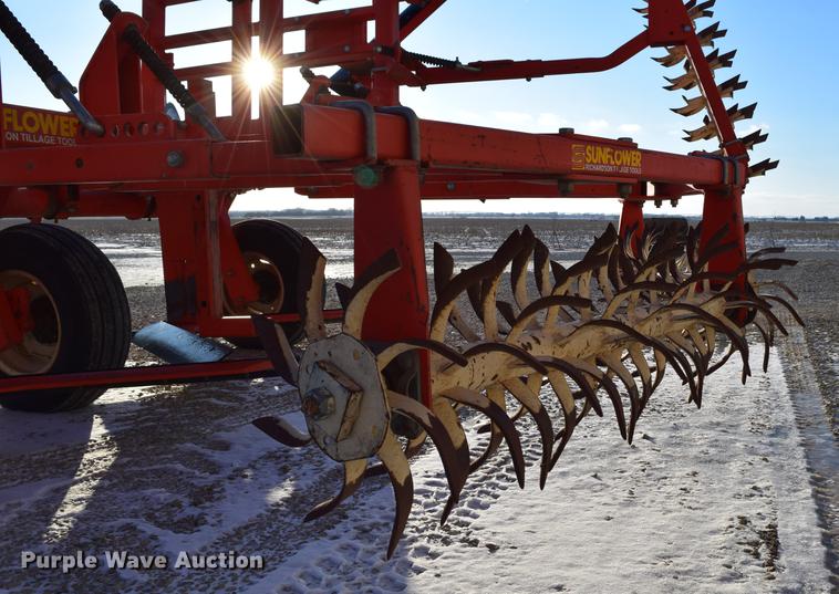 image for item DC7749 Sunflower 3640-20 sweep plow