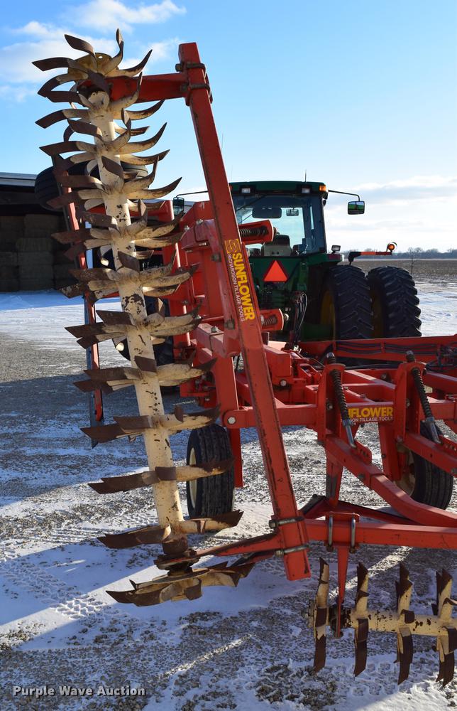 image for item DC7749 Sunflower 3640-20 sweep plow