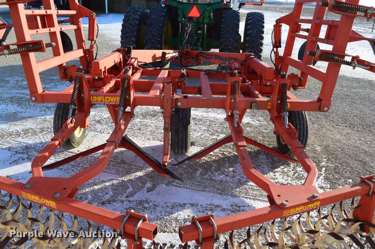 image for item DC7749 Sunflower 3640-20 sweep plow