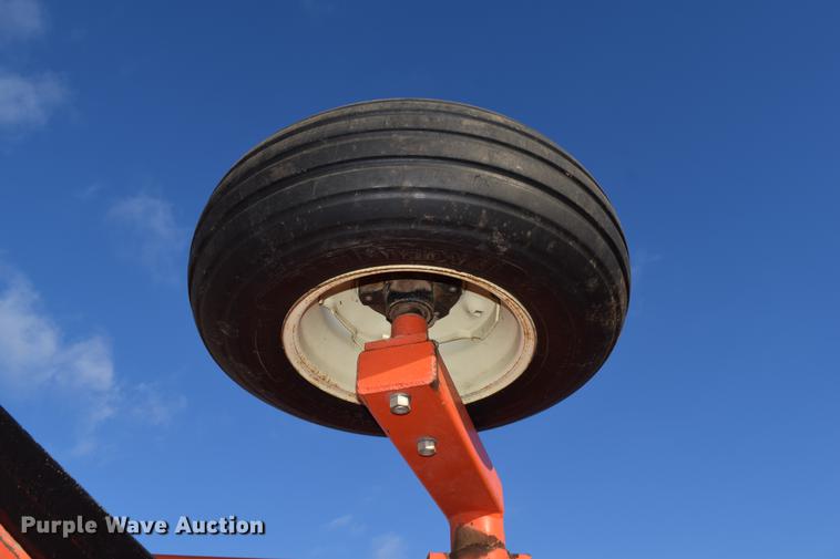 image for item DC7749 Sunflower 3640-20 sweep plow