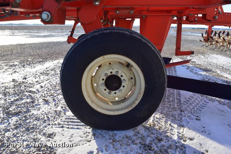 image for item DC7749 Sunflower 3640-20 sweep plow