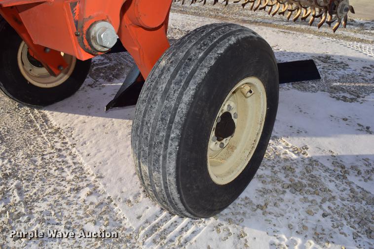 image for item DC7749 Sunflower 3640-20 sweep plow