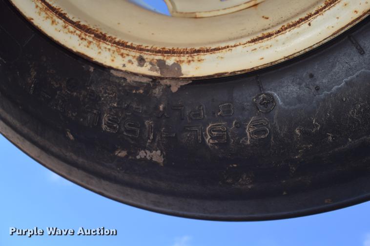 image for item DC7749 Sunflower 3640-20 sweep plow