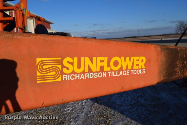 image for item DC7749 Sunflower 3640-20 sweep plow