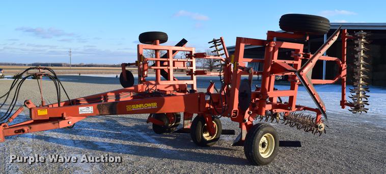 image for item DC7749 Sunflower 3640-20 sweep plow