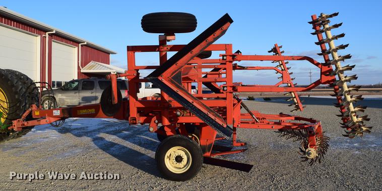 image for item DC7749 Sunflower 3640-20 sweep plow