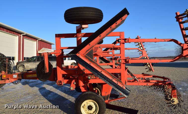 image for item DC7749 Sunflower 3640-20 sweep plow