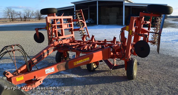 image for item DC7749 Sunflower 3640-20 sweep plow