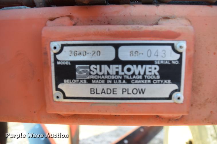 image for item DC7749 Sunflower 3640-20 sweep plow