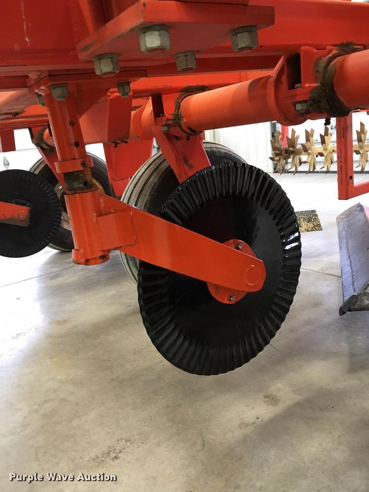 image for item DC7749 Sunflower 3640-20 sweep plow