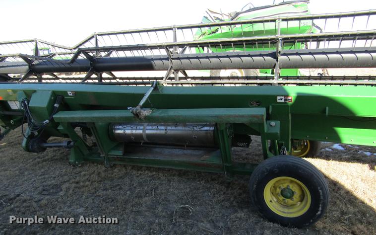 image for item DC8319 2008 John Deere 936D draper head