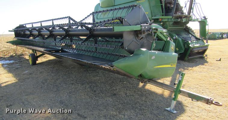 image for item DC8319 2008 John Deere 936D draper head