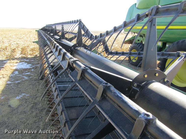 image for item DC8319 2008 John Deere 936D draper head