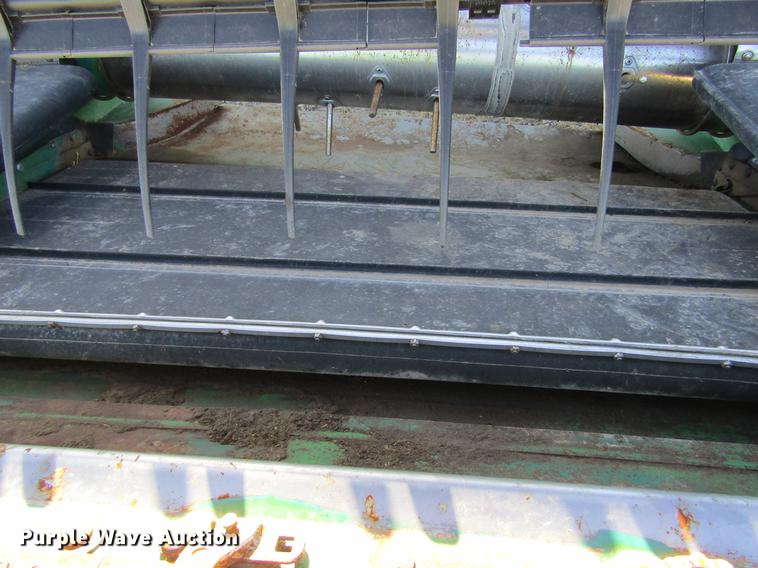 image for item DC8319 2008 John Deere 936D draper head