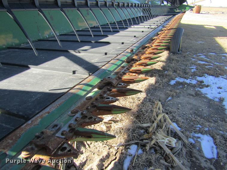 image for item DC8319 2008 John Deere 936D draper head