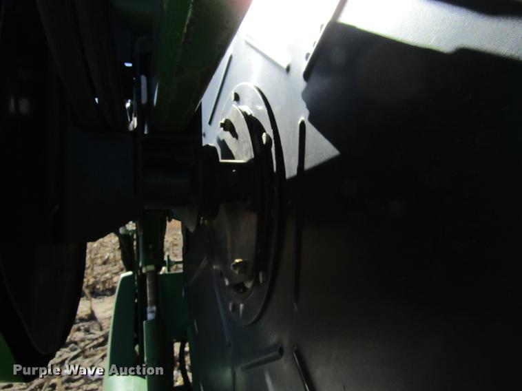 image for item DC8319 2008 John Deere 936D draper head