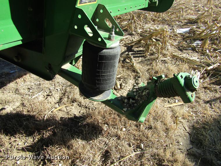 image for item DC8319 2008 John Deere 936D draper head