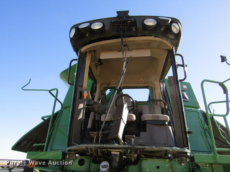 image for item DC8320 2009 John Deere 9670 STS combine