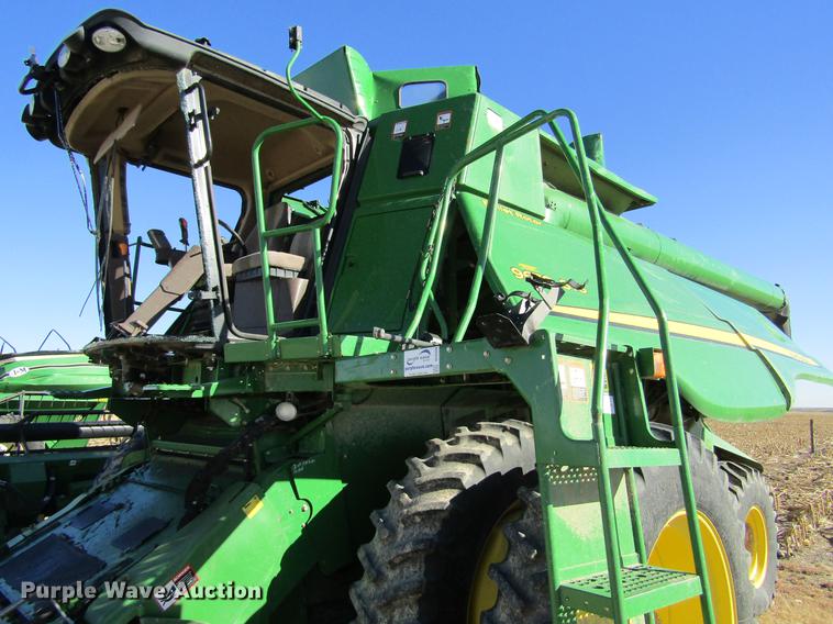 image for item DC8320 2009 John Deere 9670 STS combine