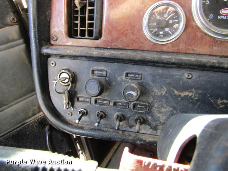 image for item DC8324 2001 Peterbilt 379 manure spreader truck