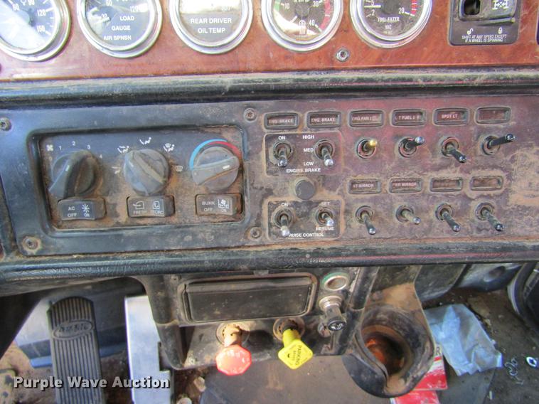 image for item DC8324 2001 Peterbilt 379 manure spreader truck