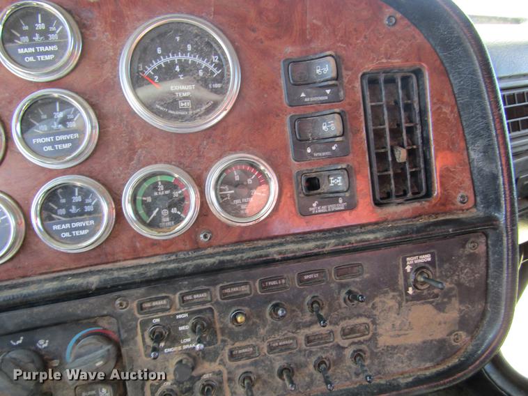 image for item DC8324 2001 Peterbilt 379 manure spreader truck