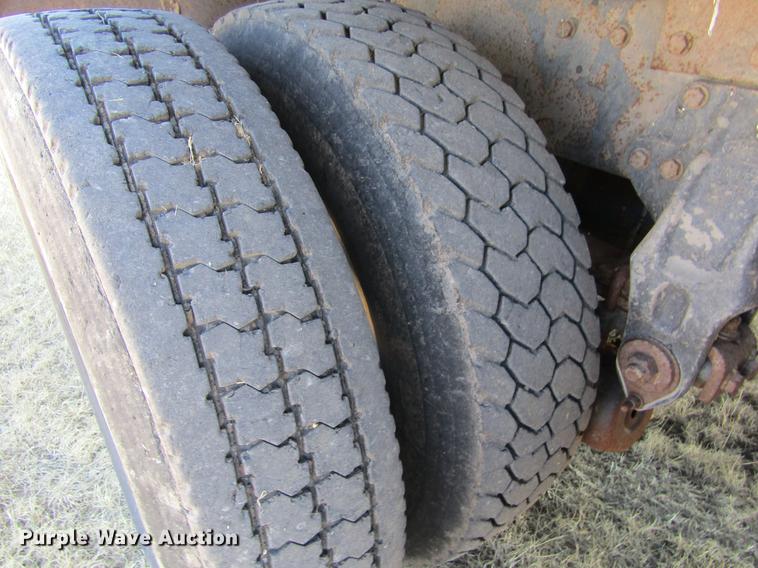 image for item DC8324 2001 Peterbilt 379 manure spreader truck