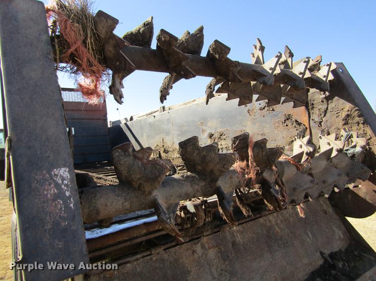 image for item DC8324 2001 Peterbilt 379 manure spreader truck