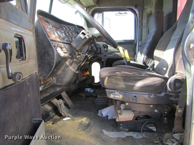 image for item DC8325 2001 Peterbilt 379 manure spreader truck