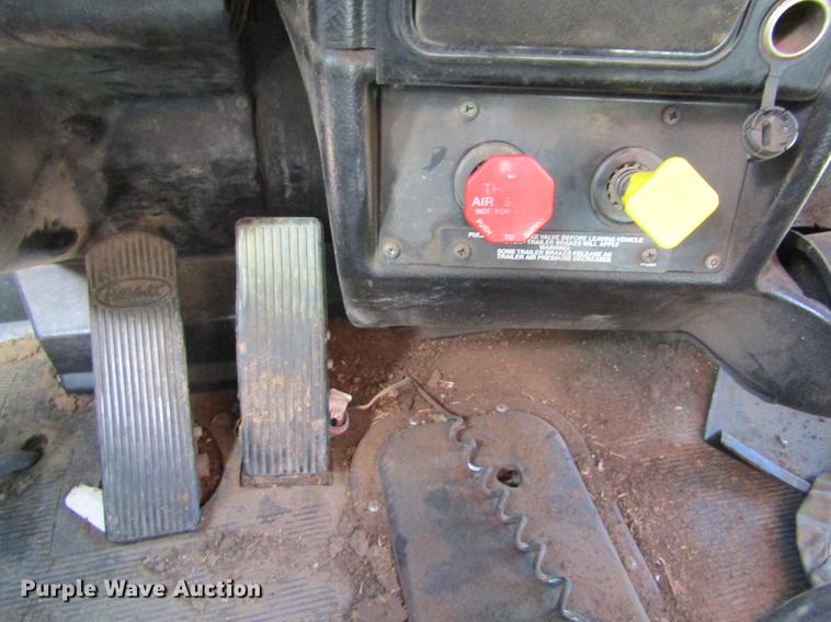 image for item DC8325 2001 Peterbilt 379 manure spreader truck