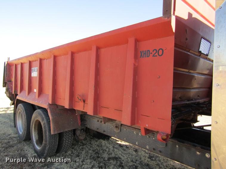 image for item DC8325 2001 Peterbilt 379 manure spreader truck