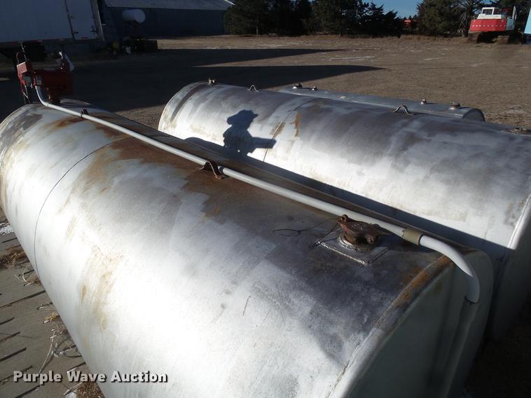 image for item DC8328 (3) fuel tanks