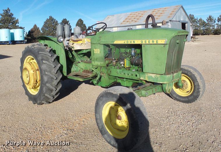 image for item DC8330 John Deere 2010 tractor