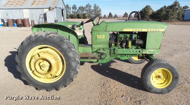 image for item DC8330 John Deere 2010 tractor