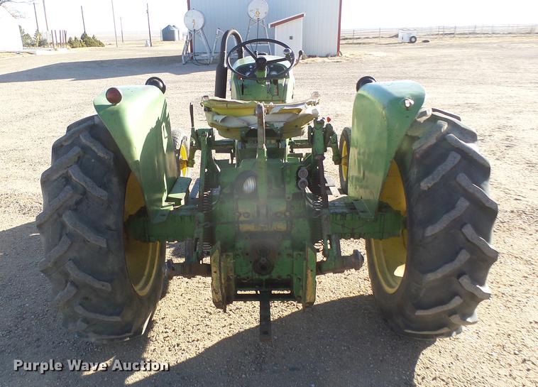 image for item DC8330 John Deere 2010 tractor