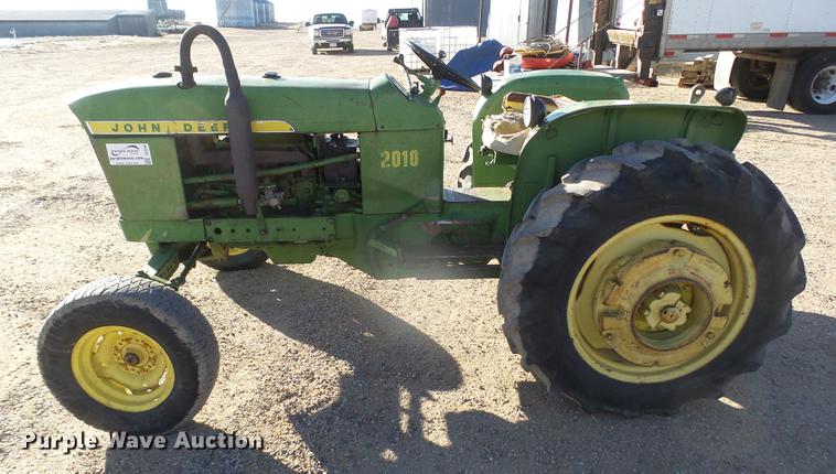 image for item DC8330 John Deere 2010 tractor