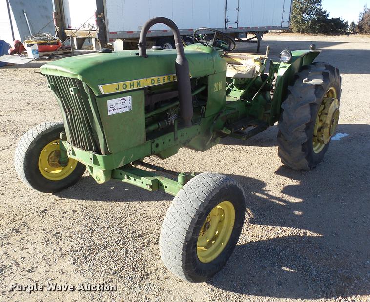 image for item DC8330 John Deere 2010 tractor