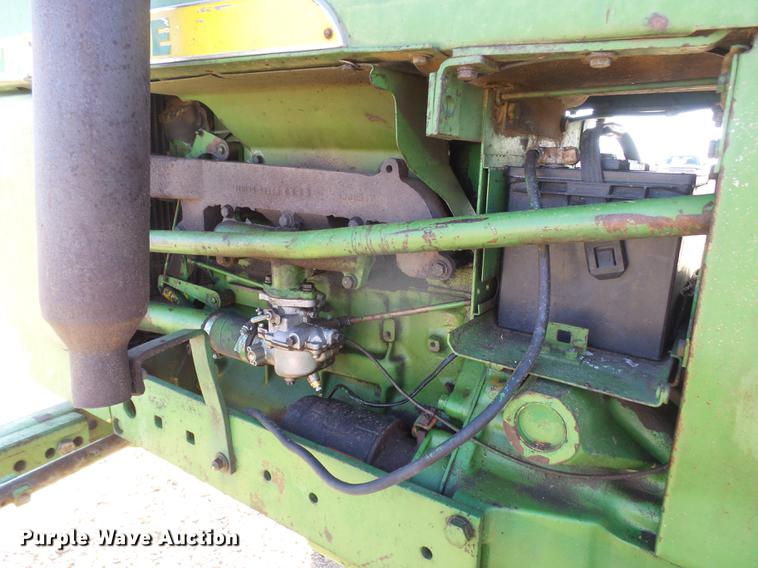 image for item DC8330 John Deere 2010 tractor