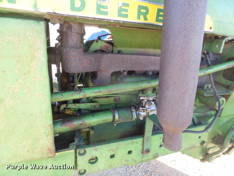 image for item DC8330 John Deere 2010 tractor