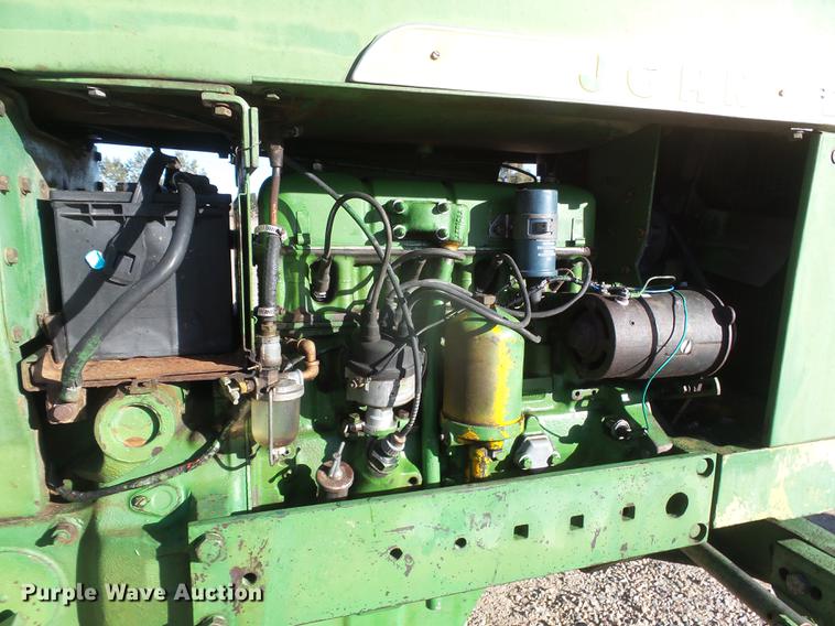 image for item DC8330 John Deere 2010 tractor