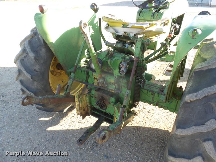 image for item DC8330 John Deere 2010 tractor